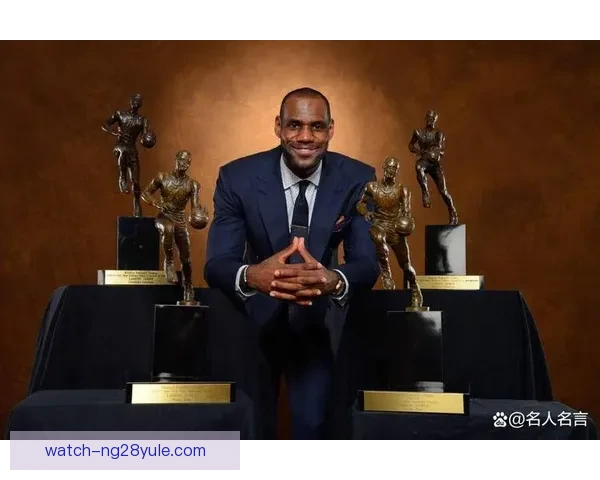 41岁詹皇创历史纪录再立功 16+8+5拼至受伤 41岁詹皇创历史纪录再立功 16+8+5拼至受伤